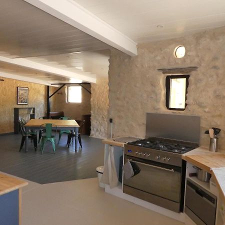 Belle longère au calme - L'auguste maison d'hôtes Valensole Extérieur photo