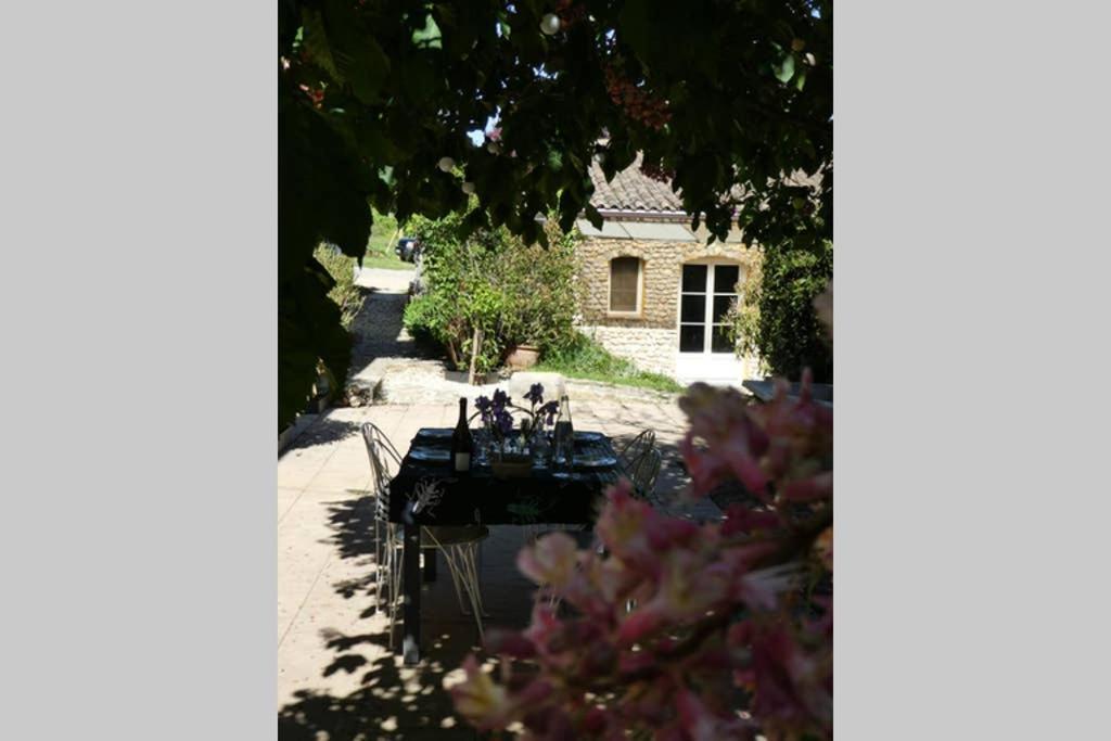 Belle longère au calme - L'auguste maison d'hôtes Valensole Extérieur photo