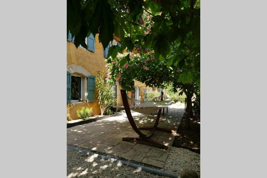 Belle longère au calme - L'auguste maison d'hôtes Valensole Extérieur photo