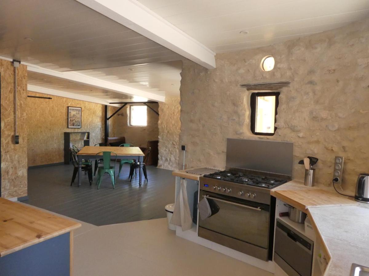 Belle longère au calme - L'auguste maison d'hôtes Valensole Extérieur photo